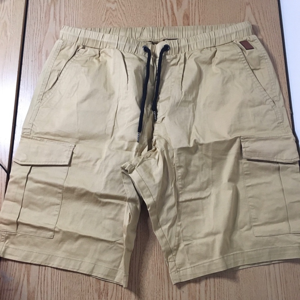 B75 New Mens Tan Cargo Stretchy Shorts w/Elastic Waistband & Relaxed Fit Size 38